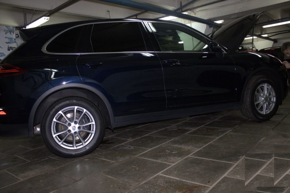 Porsche Cayenne - оклеивание защитной пленкой Suntek