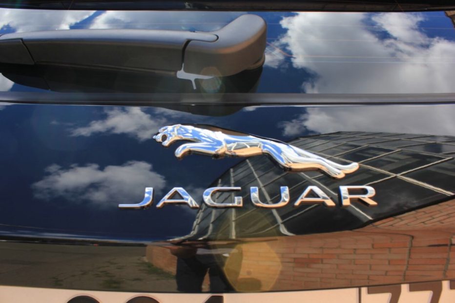 Работы по нанесению Ceramic Pro 9H и Ceramic Pro Light на Jaguar SUV