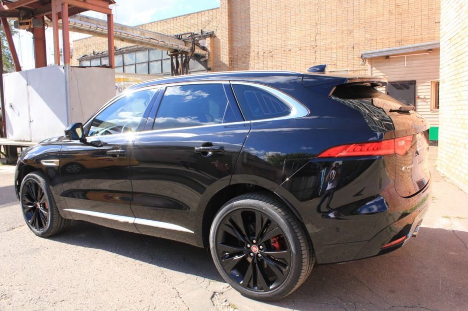 Работы по нанесению Ceramic Pro 9H на Jaguar SUV