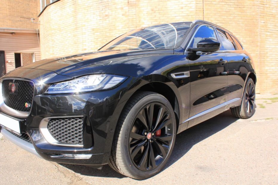 Работы по нанесению Ceramic Pro на Jaguar SUV