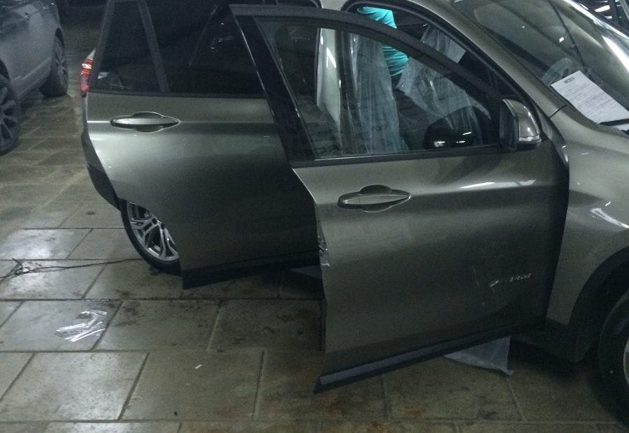 Комплекс работ по тонировке и бронированию боковых стекол BMW X1